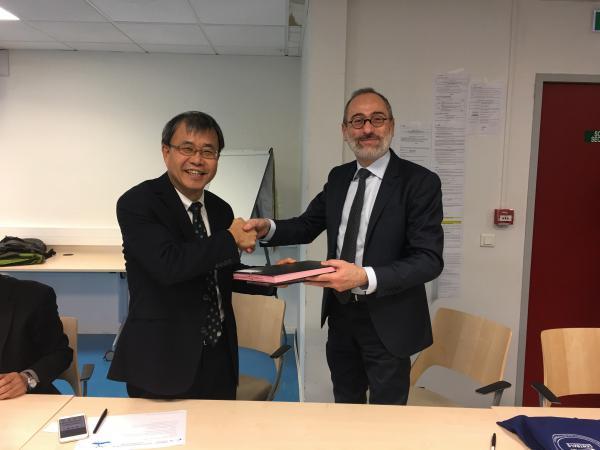 MOU signed by NSYSU President Ying-Yao Cheng and Ecole Centrale de Marseille Director Frédéric Fotiadu