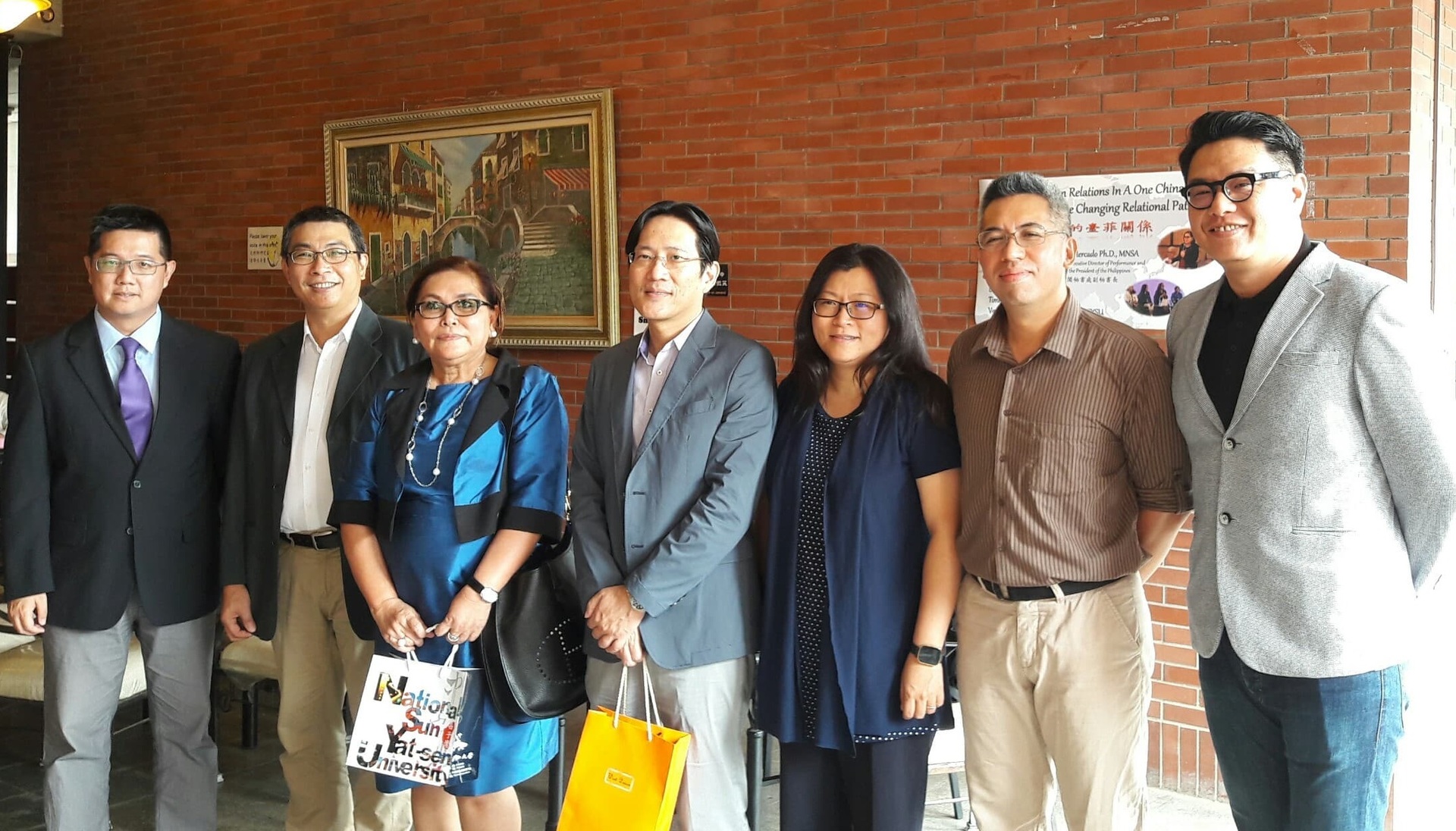 From left to right, Political Science Prof. Titus C. Chen, Dr. Chih-Wen Kuo, Dr. Gloria Jumamil-Mercado, Dean of Social Scineces Dr. Chyi-Lu Jang, Asia-Pacific Affairs Prof. Kai-yin Allison Haga, Center for Southeast Asian Studies Dr. Amador Peleo, Asia-Pacific Affairs Dr. Chia-Hao Hsu