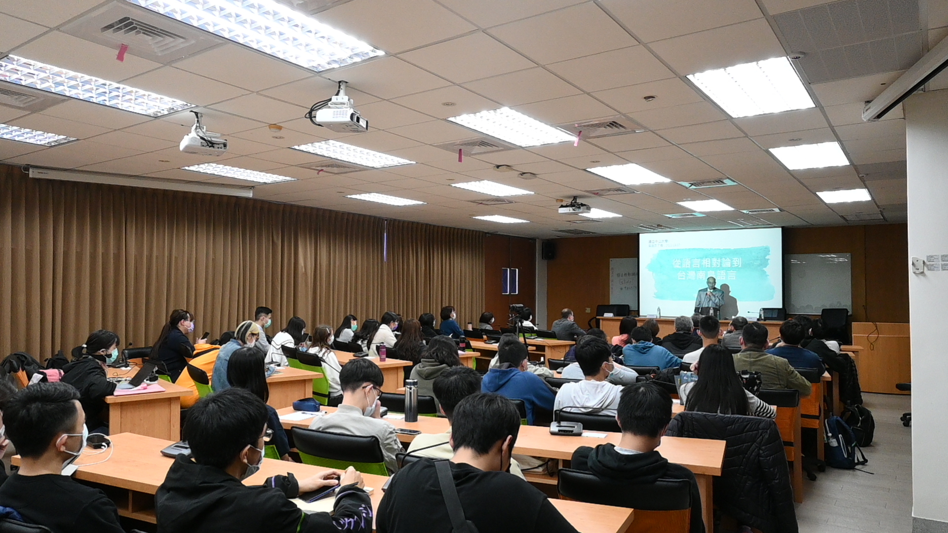 A full house of audience attended the lecture.