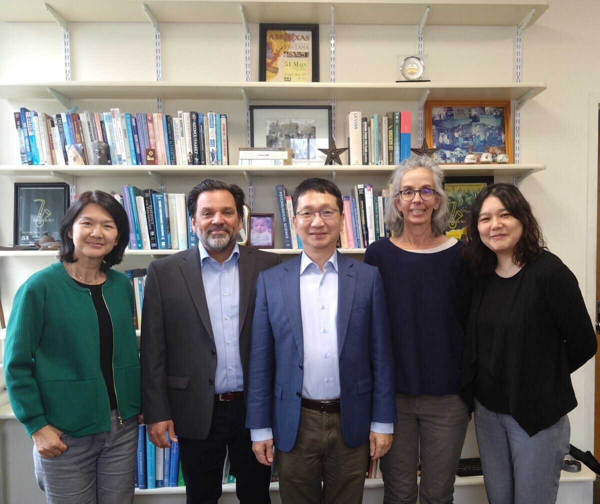 NSYSU team with Dean of International Programs Dr. Carlos Vélez and colleagues at Middlebury College