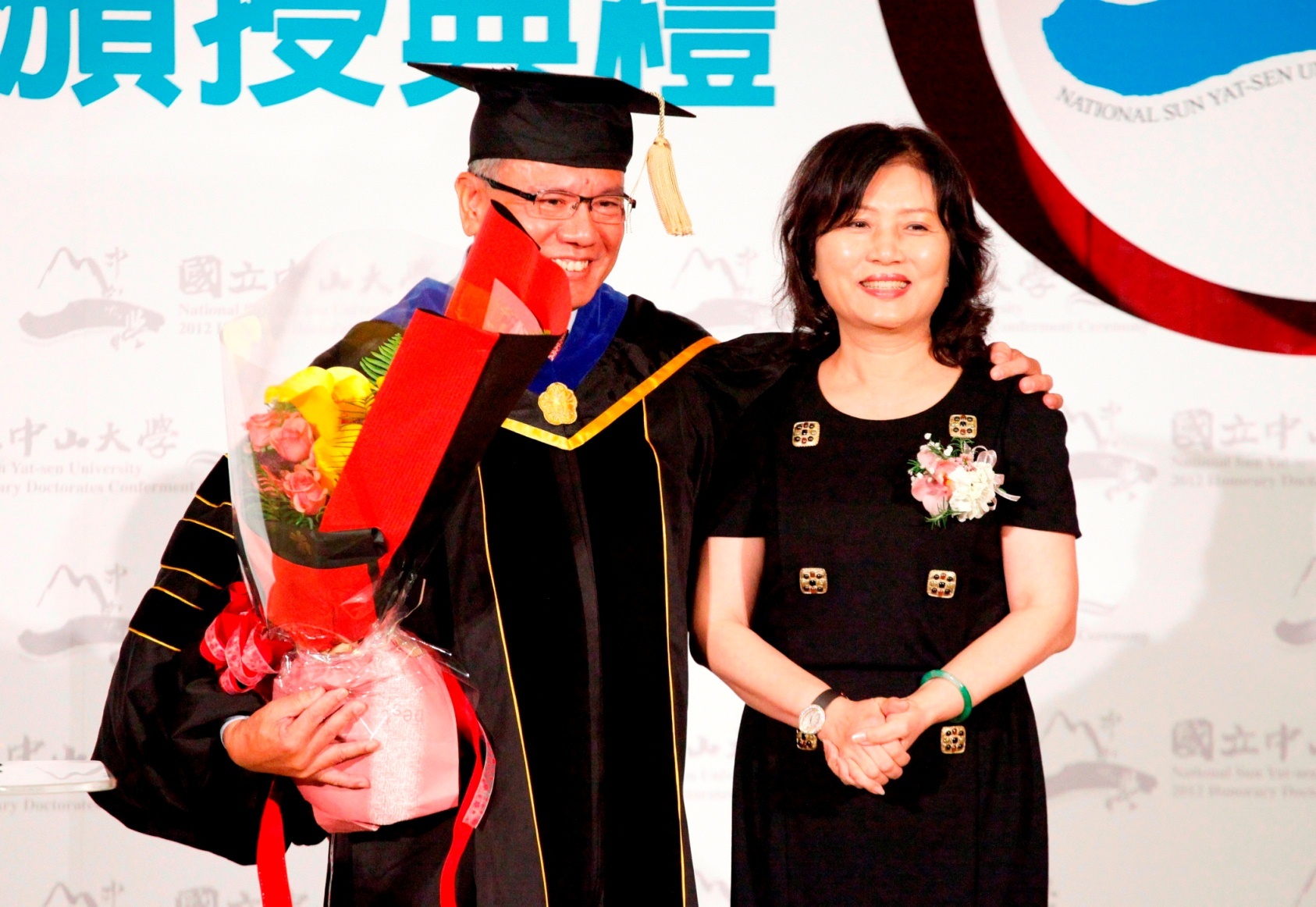 魏應交賢伉儷圖片