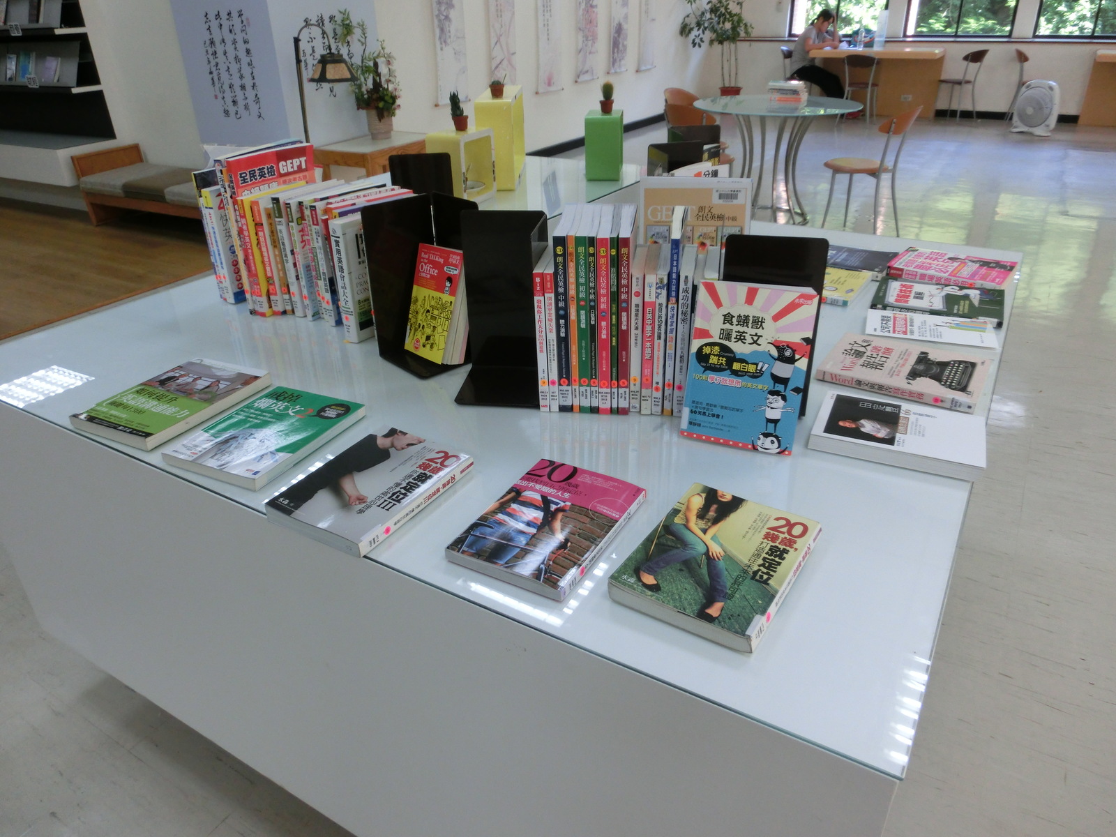 畢業書展三樓展區圖片