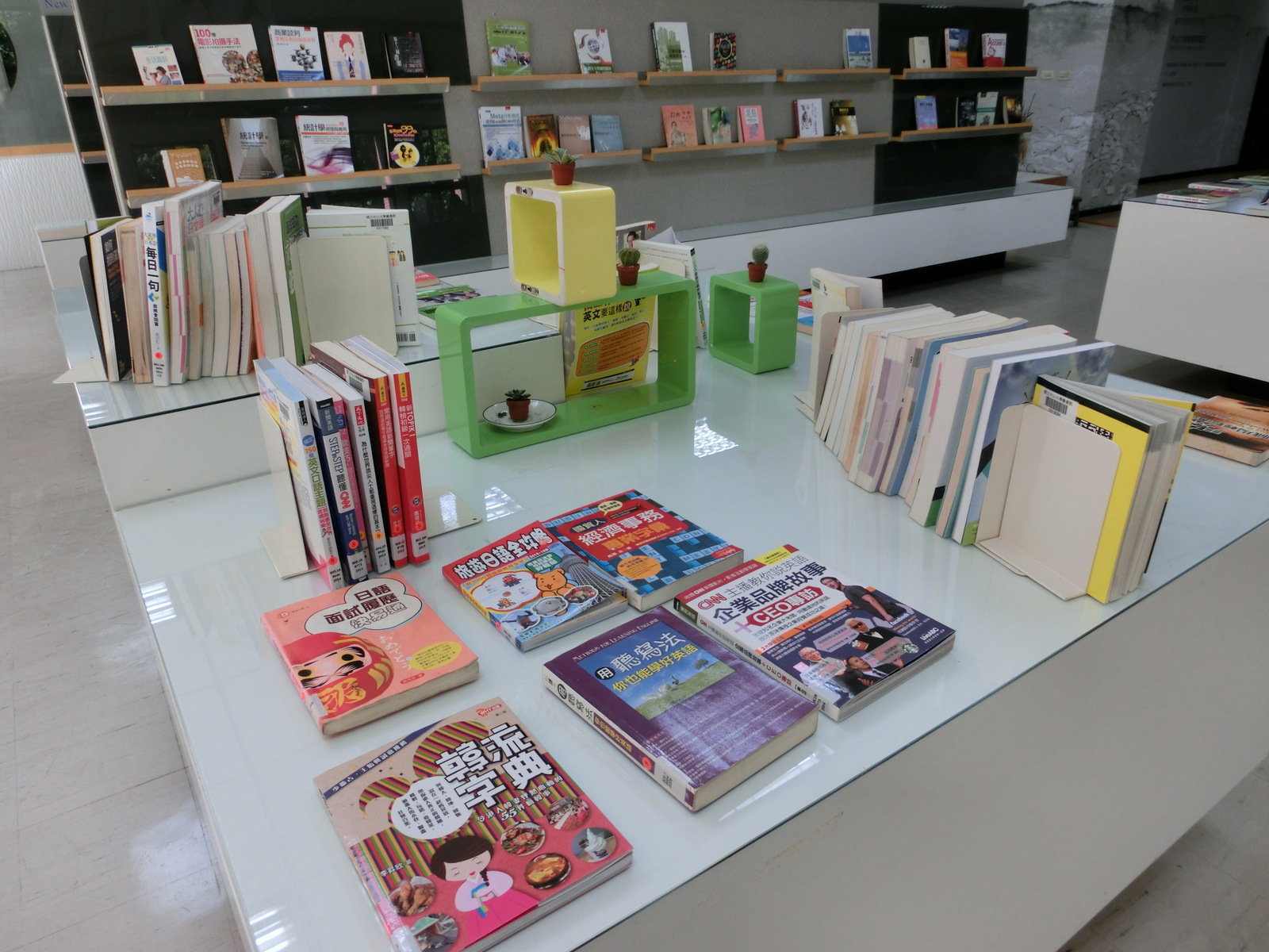 畢業書展三樓展區圖片
