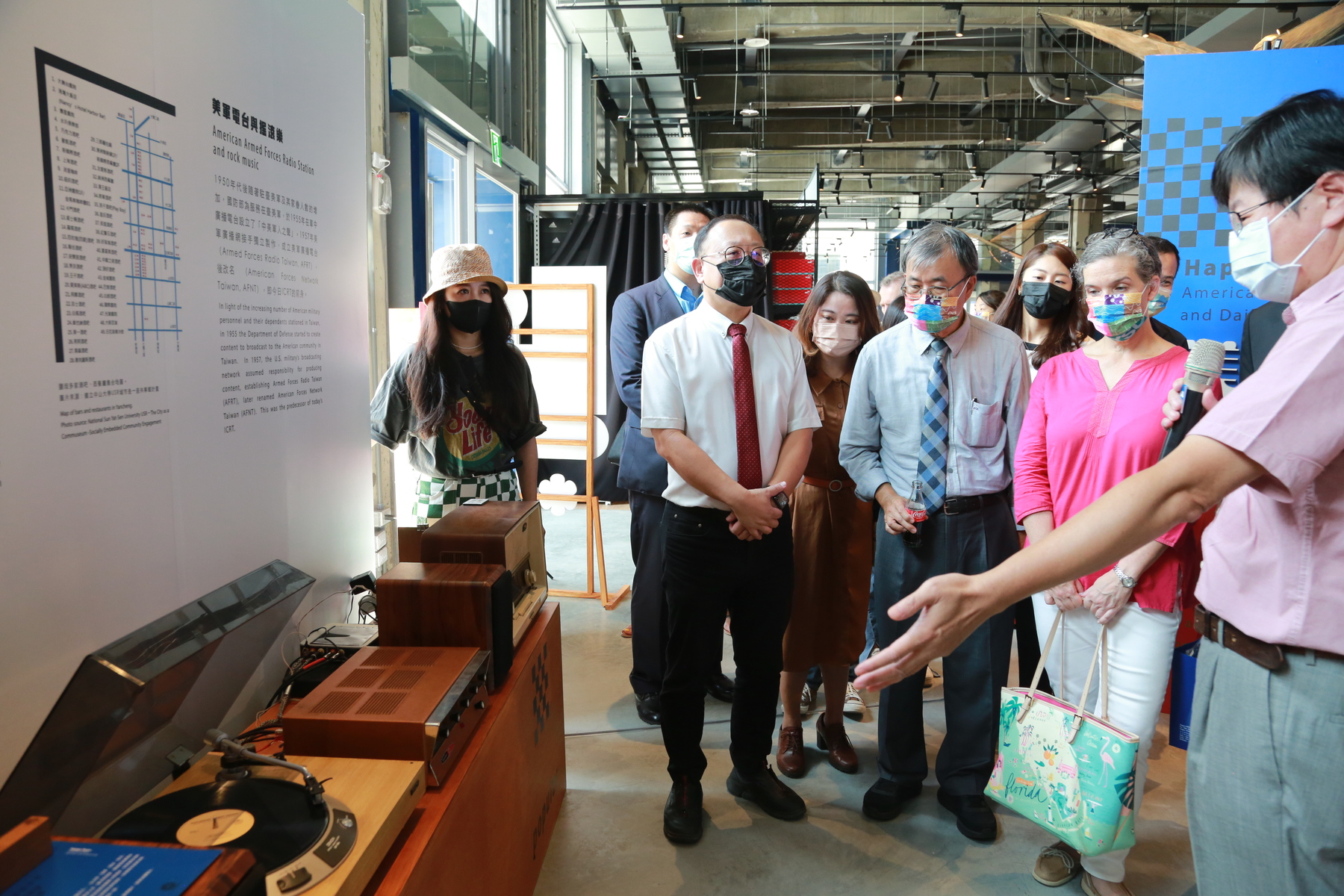 AIT Director Sandra Oudkirk visited NSYSU and the Happy Days Exhibit