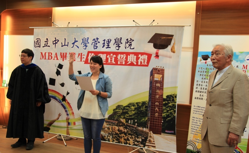 前副總裁羅益強(右)監誓圖片