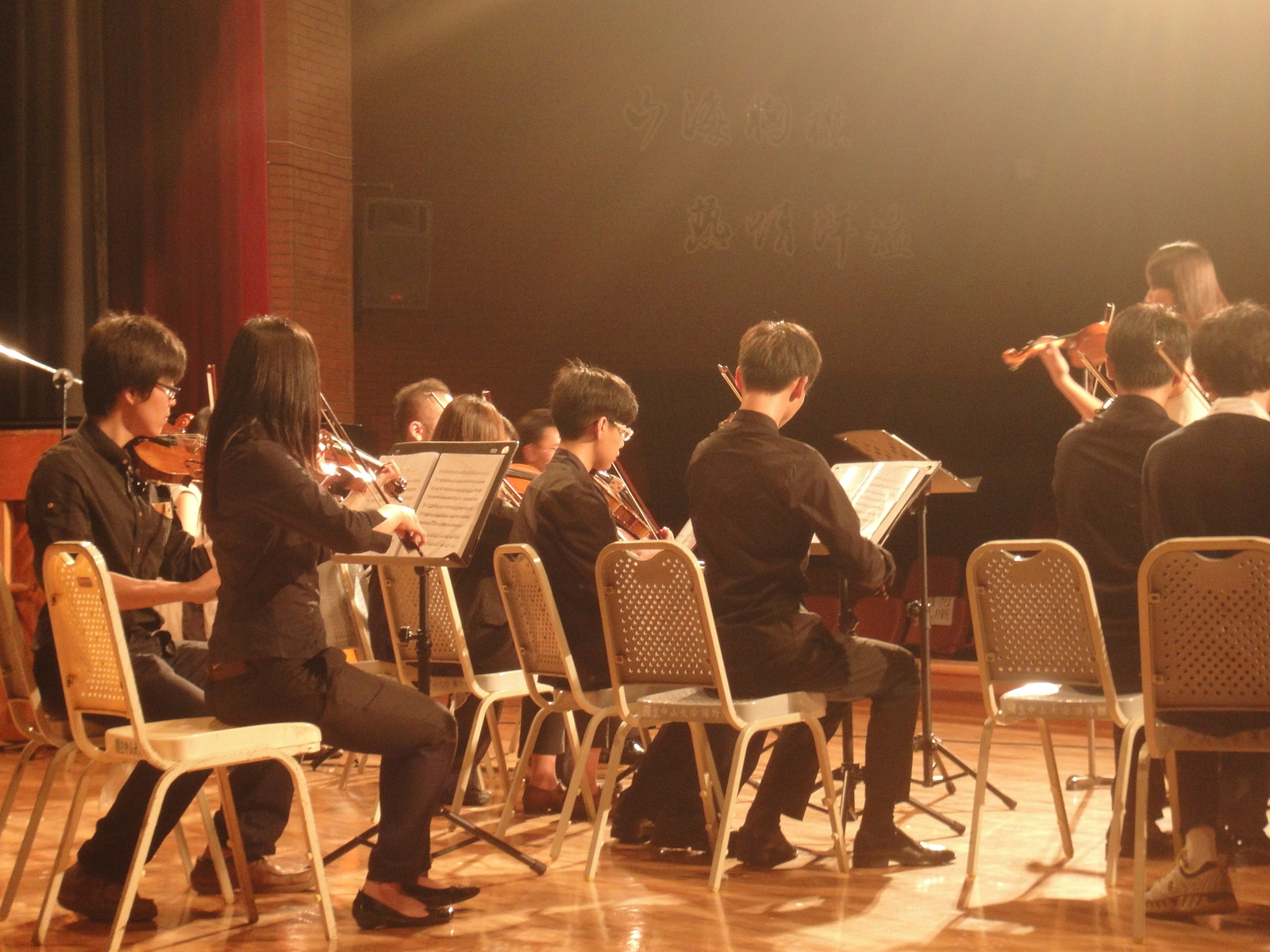 室內樂團演奏圖片