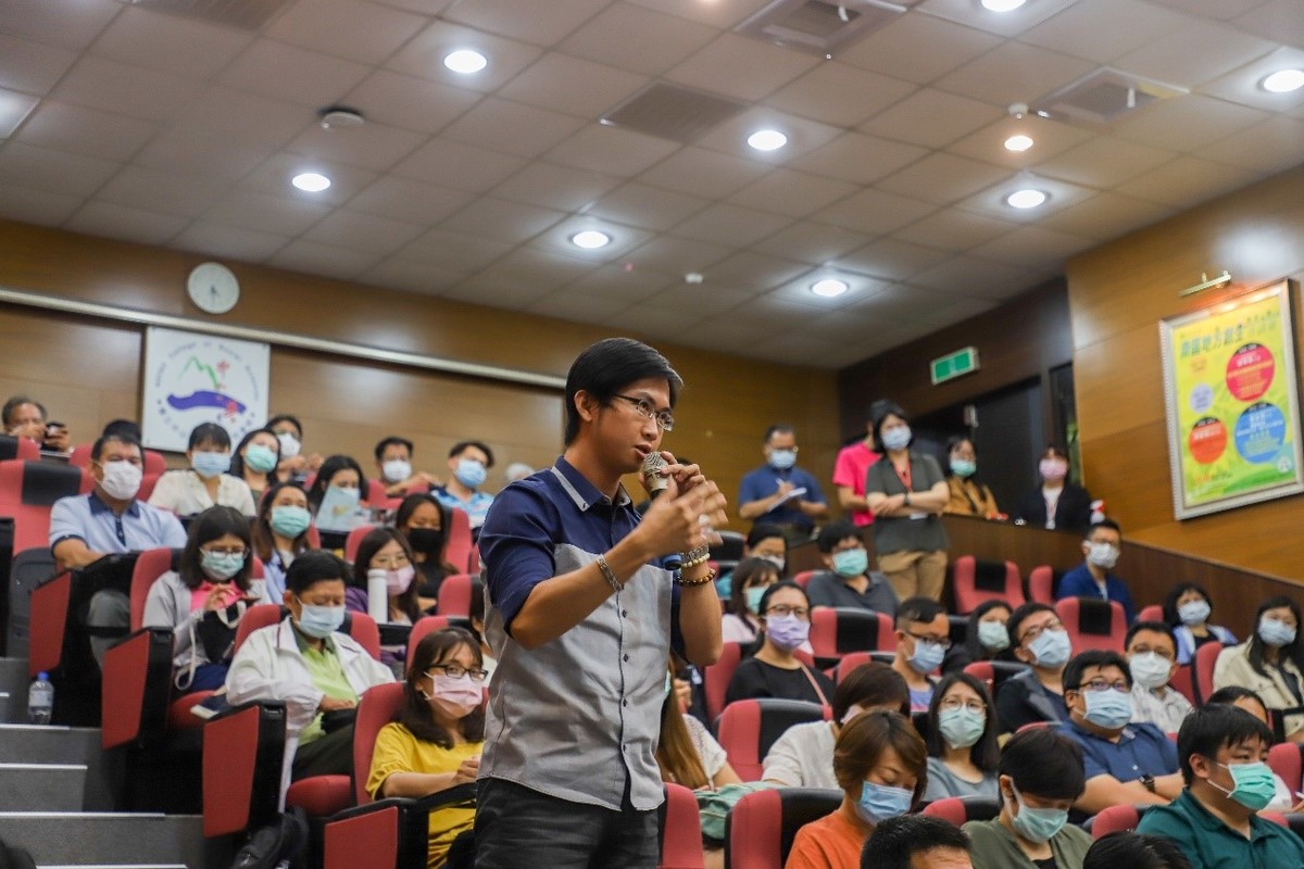 Youth from local groups shared their experience and observations.Image
