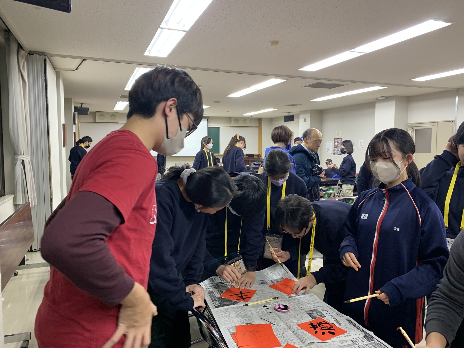 Students held citizen lectures at the Nayoro Community Culture Center of Nayoro City Council of Social Welfare, leading interactive experiences for citizens and children.