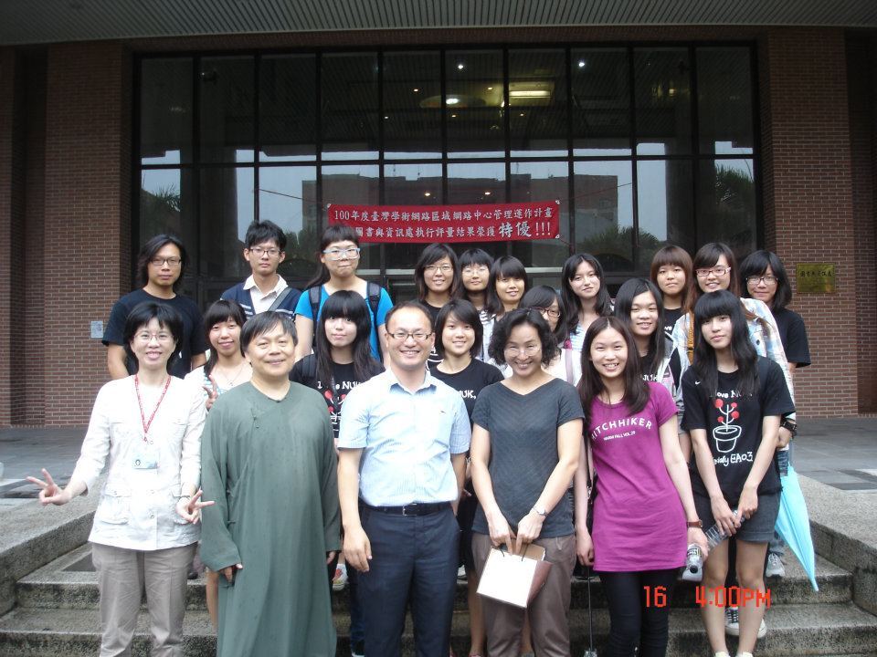韓國研究中心推廣韓文圖書 高雄大學蒞校參訪圖片