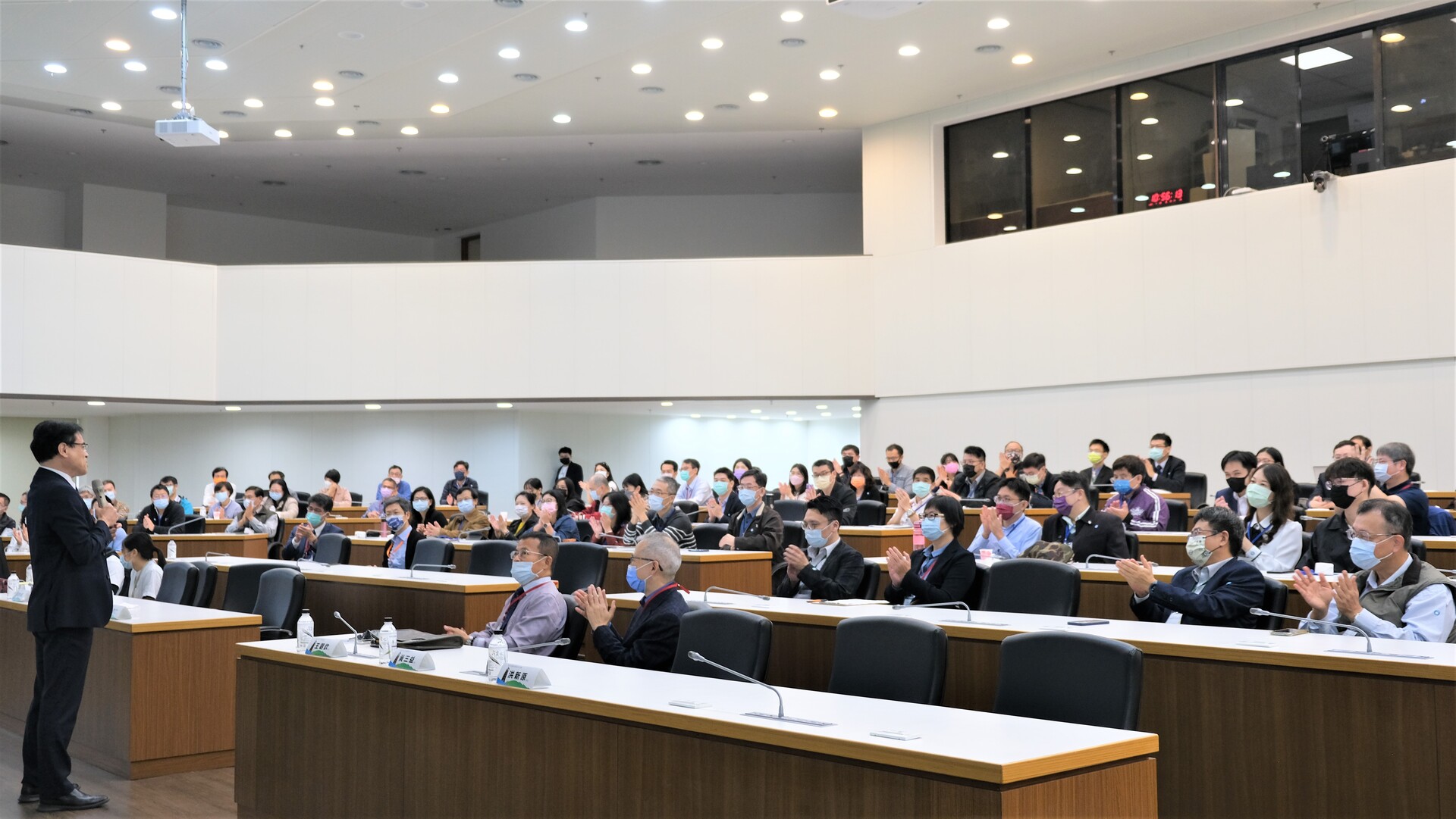 This year's annual presentation of research project results of the scholars of the Management II Division of the Department of Humanities and Social Sciences of the Ministry of Science and Technology was organized in the EMBA Center in the Info-Library Building on campus.