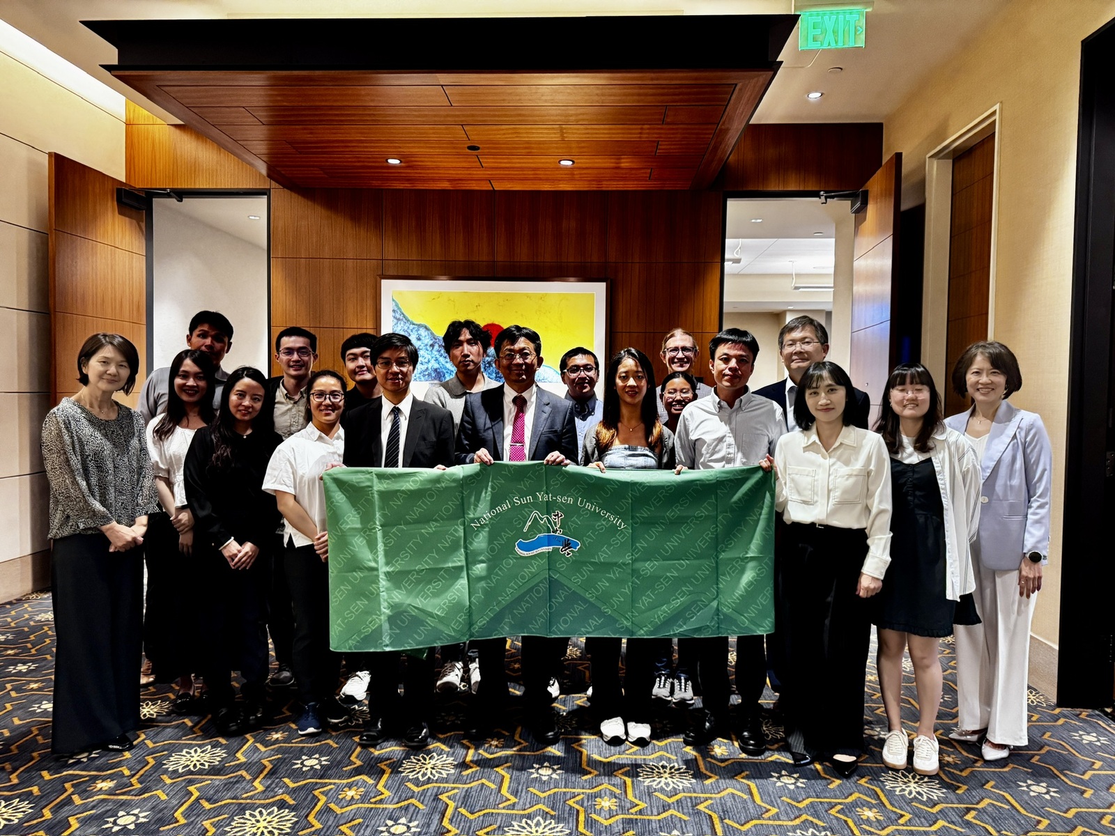 Group photo of NSYSU faculty and alumni in Los AngelesImage