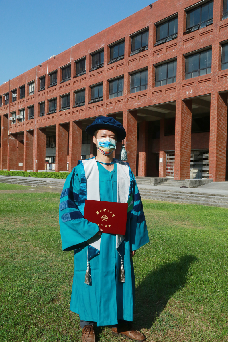 Fresh PhD graduate becomes postdoc at 54, after dropping out of university 34 years ago