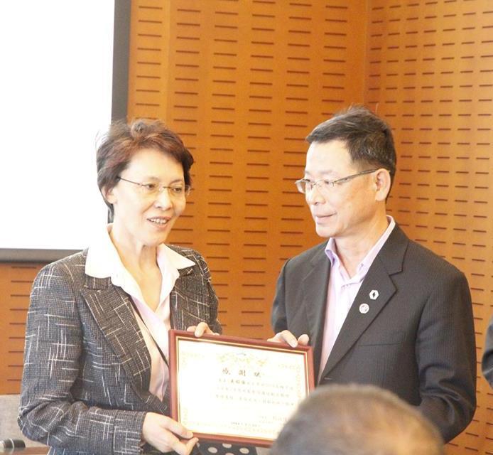 黃昭順委員與校友會長劉信陸圖片