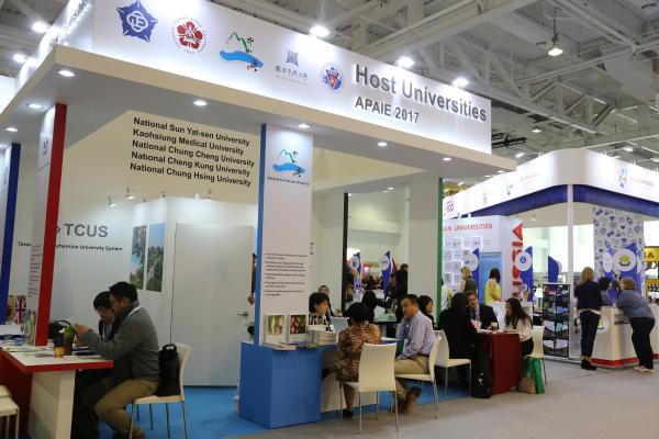  Scholars from 52 Countries Engage in Education Discussion at APAIEImage