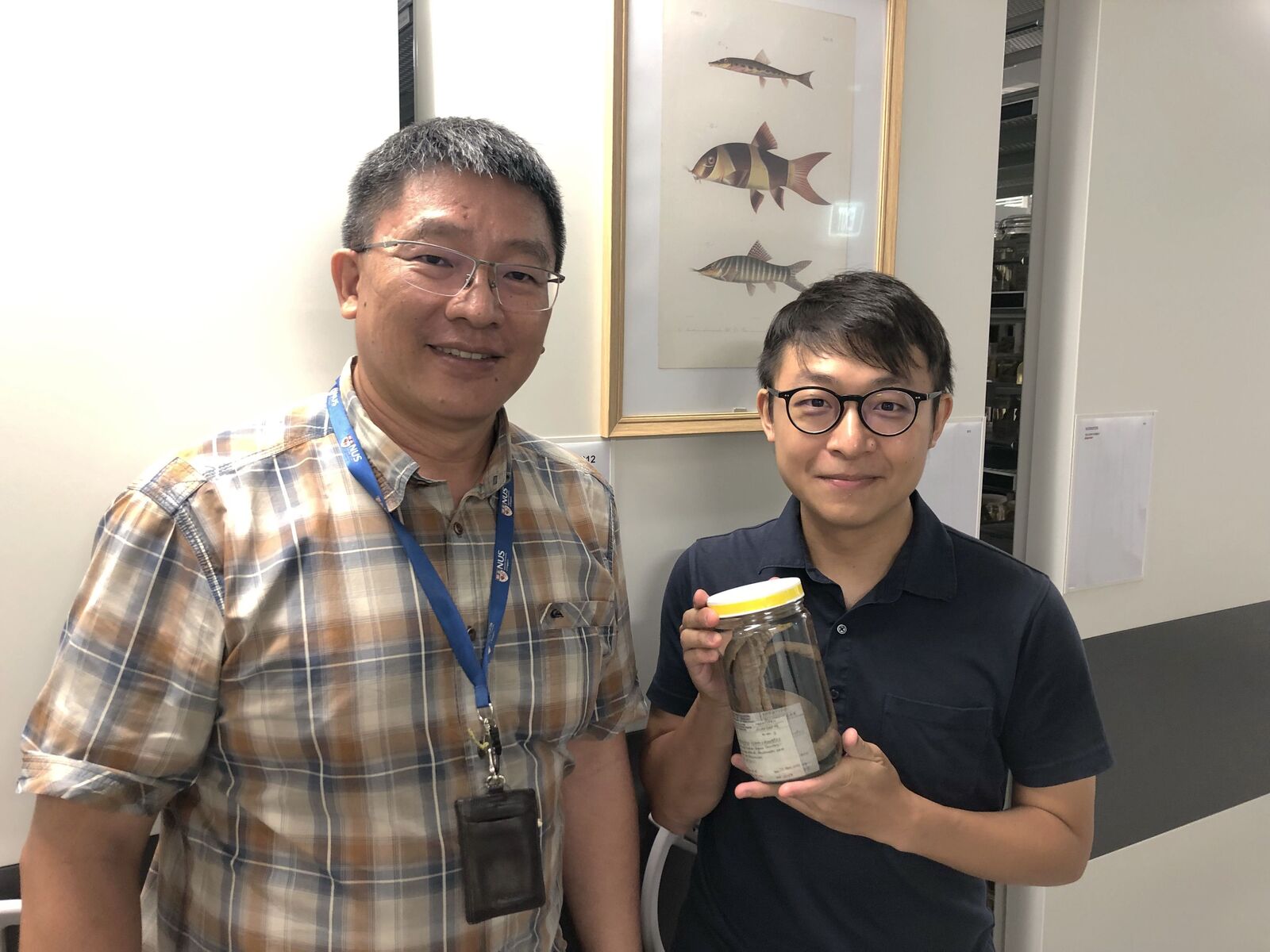 Members of the NSYSU cross-national research team include Heok Hui Tan, a researcher at the Lee Kong Chian Natural History Museum at the National University of Singapore (left), and Wen-Chien Huang, a doctoral student in the Doctoral Degree Program in Marine Biotechnology at NSYSU (right).