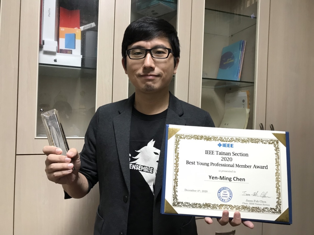 Assistant Professor Yen-Ming Chen of the Institute of Communications Engineering at NSYSU, is not only an accomplished researcher, but also a great harmonica performer. He has recently decided to promote AI music generation, hoping to inspire the students to explore more possibilities in the academic research.