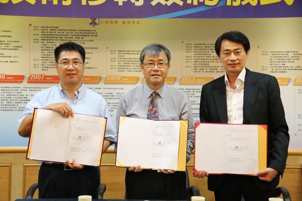 From left: NSYSU Professor Che-Hsin Lin, NSYSU President Ying-Yao Cheng, HCG Chairman Li-Chien ChiuImage