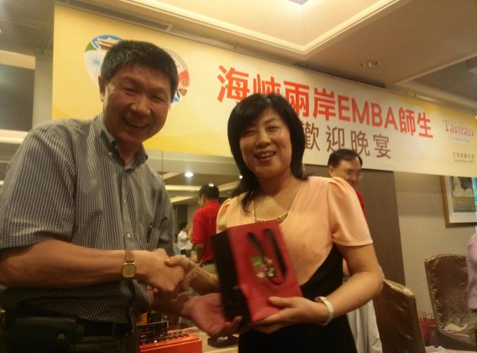 中山EMBA副執行長黃北豪與同濟大學EMBA主任程國萍合影圖片