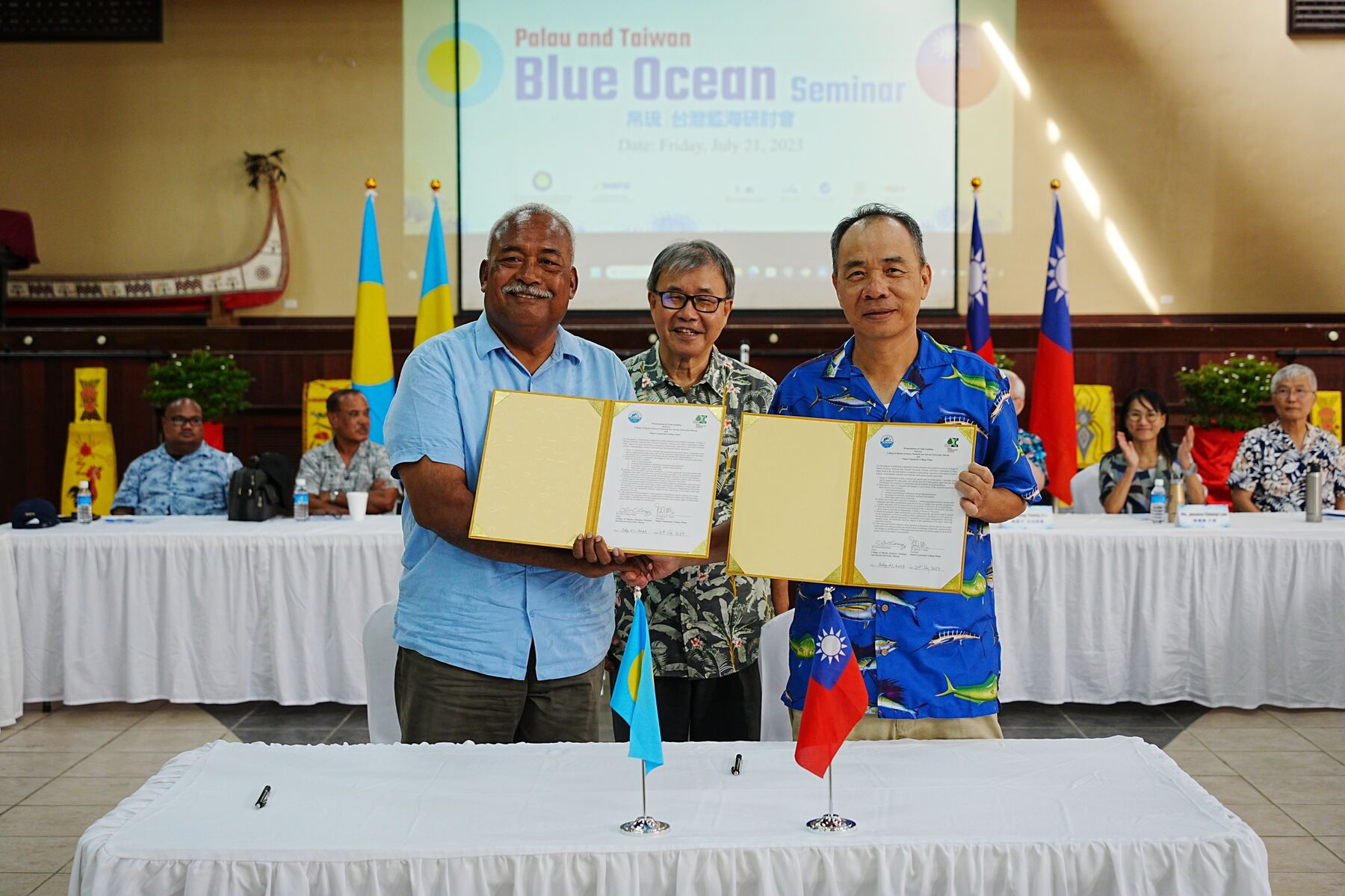 Chin-Chang Hung, the Dean of NSYSU’s College of Marine Sciences (first from the right in the photo), representing NSYSU, signed the MOU with Dr. Patrick Tellei (first from left photo) of Palau Community College in July