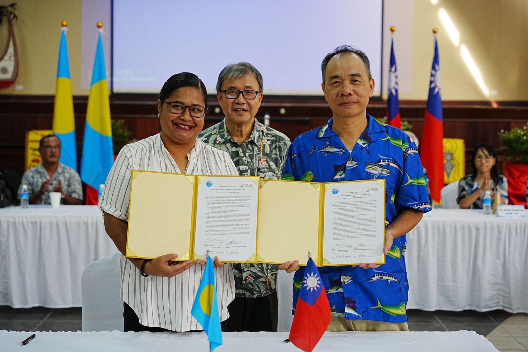 NSYSU Collage of Marine Sciences, Dean Chin-Chang Hung signed the MOU with Interim C.E.O. Caryn Lkong Koshiba of Palau International Coral Reef Center at the Palau and Taiwan Blue Ocean Seminar