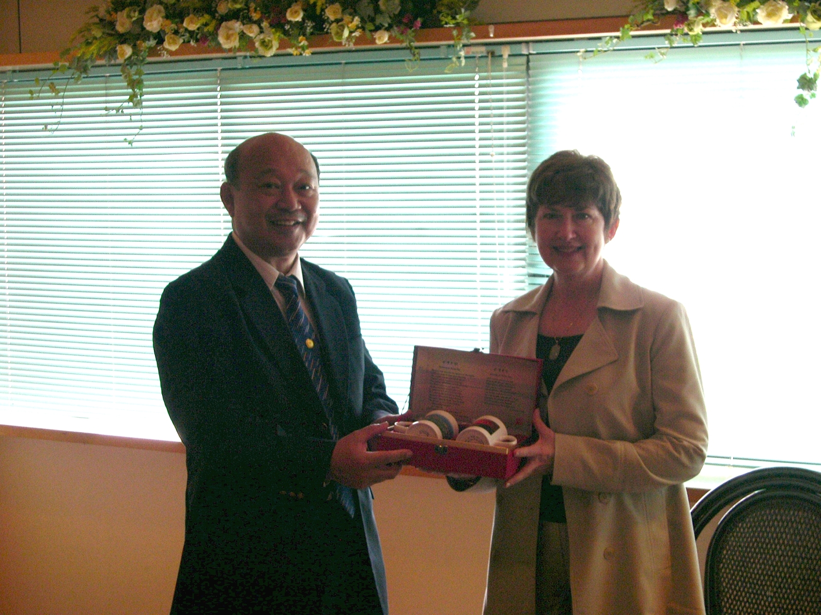 校長張宗仁(左)與賓州大學人文與科學學院副院長Kristine Billmyer(右)圖片