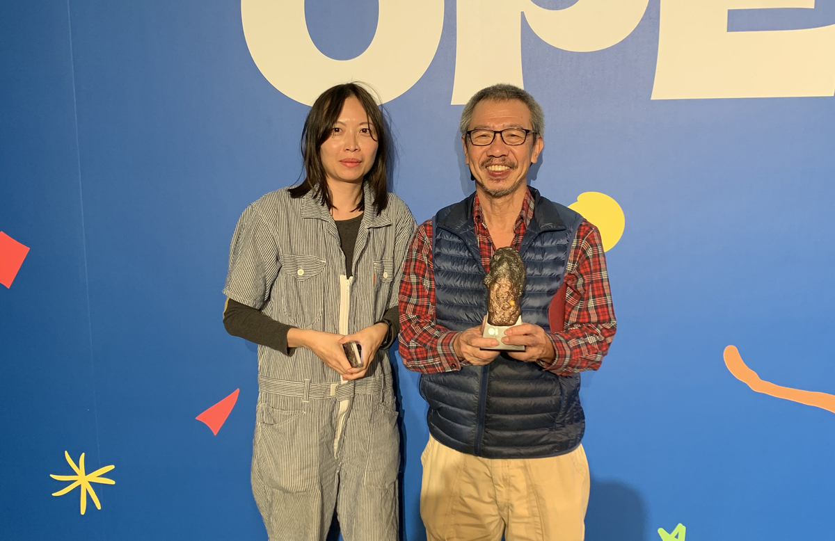 Dr. Tee Kim Tong (on the left) with ManiniweiImage