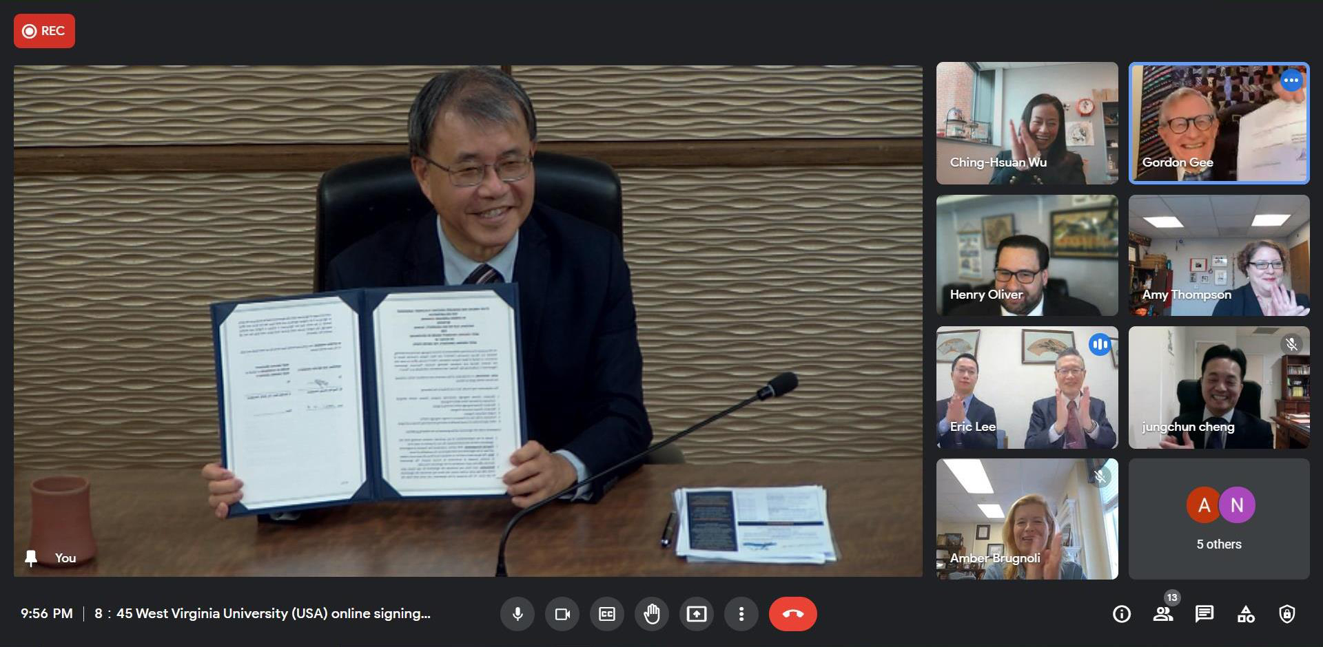 NSYSU President Dr. Ying-Yao Cheng (on the left) signed an agreement with West Virginia University during an online ceremony held recently.