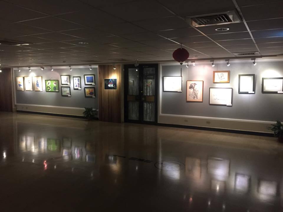 圖書館一樓美術社畫展圖片