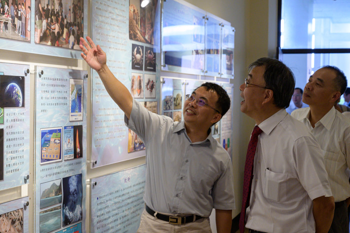 Chairman Chih-Chuang Liaw presented the history of the Gallery.