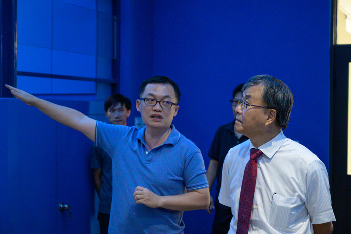 Professor Te-Yu Liao presented the usages of the 3D exhibition gallery of marine ecology.