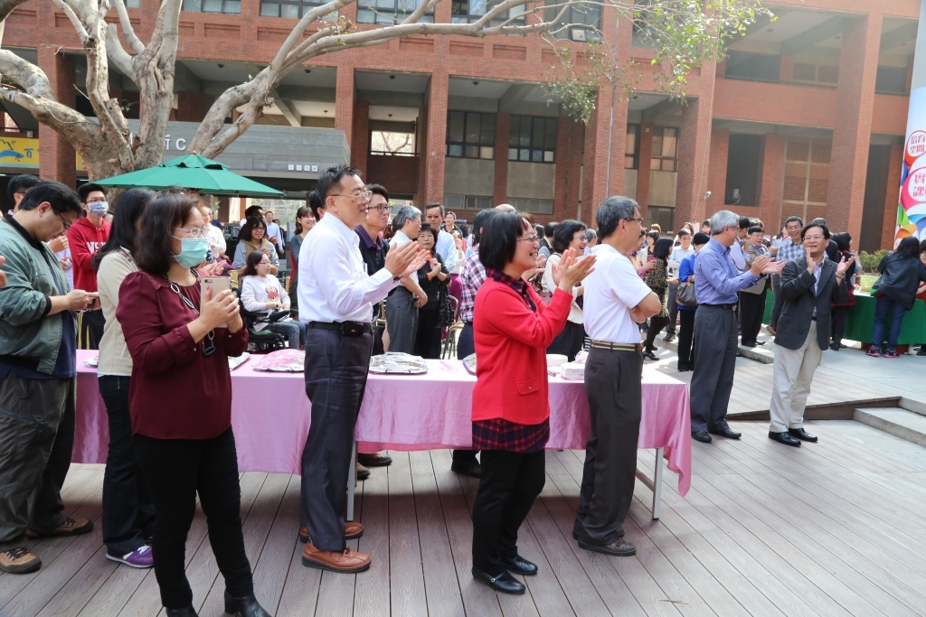 104年度新春團拜圖片