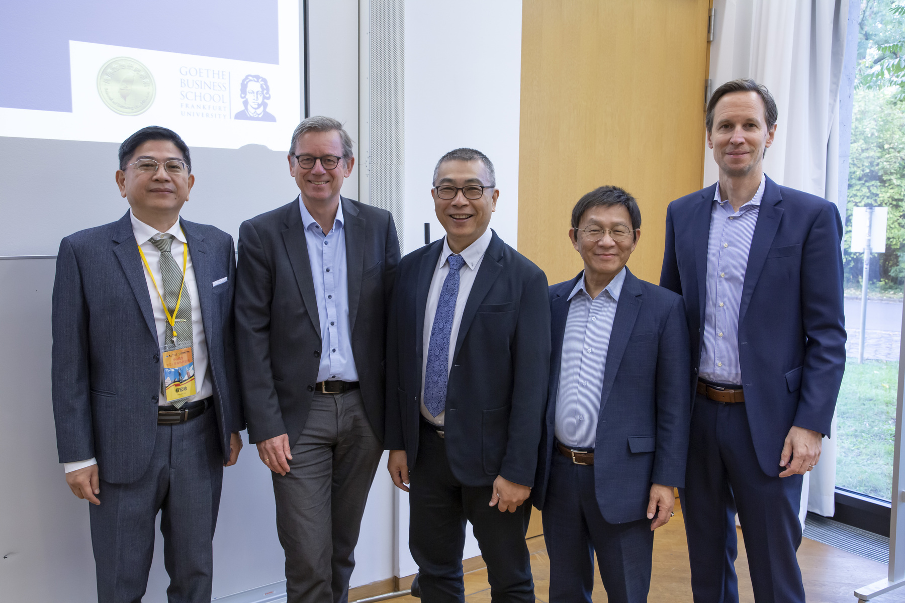From left: Hung-Jeng Tsai, Director of the Center for Carbon Research and Solutions; Dr. Alfons Weichenrieder, Professor of the Faculty of Economics and Business, Goethe University Frankfurt; Chih-Wen Kuo, Dean of the School of Banking and Finance; Niven Huang, Managing Director of KPMG Sustainability Consulting Co., Ltd. in Taiwan; Dr. Christian Jansen, CEO of Goethe Business School.Image