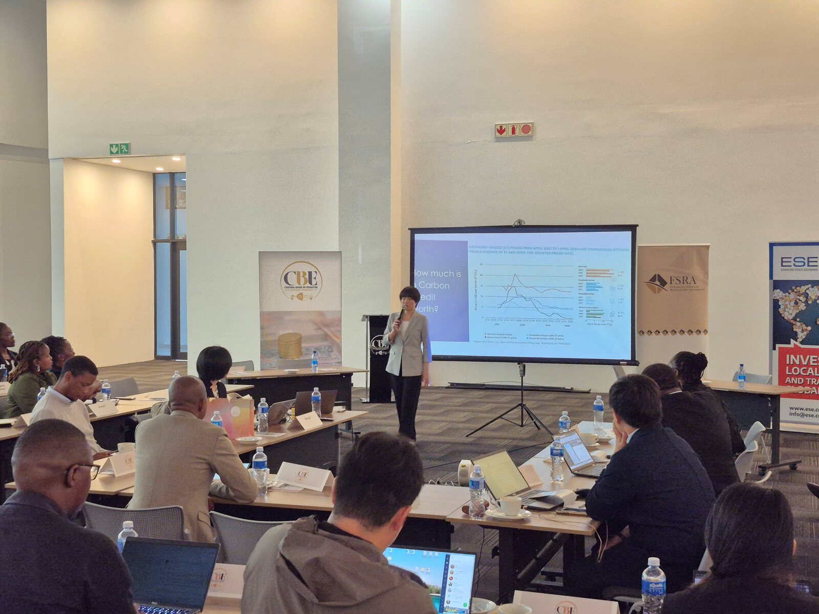 Senior Manager Qi-Huan Tan of NSYSU CCRS introduces global carbon market trends.Image