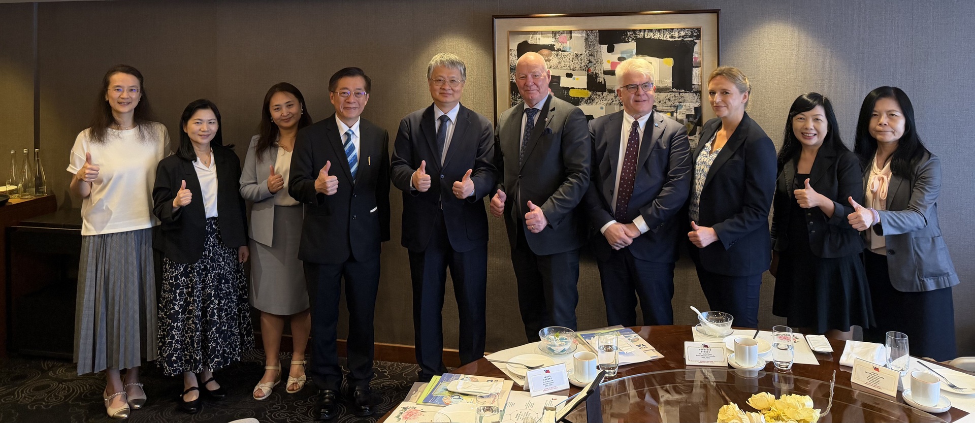 Group photo at the banquet hosted by Deputy Minister of Education Kuo-Wei Liu for KTH Royal Institute of Technology.Image