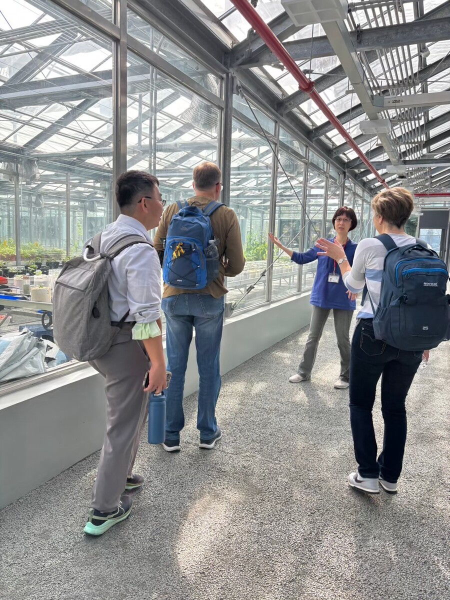 Visit to the Southern District Agricultural Biotechnology Research Center of Academia Sinica