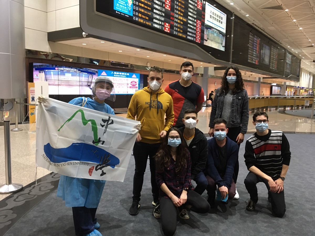 The students were welcomed at Taiwan Taoyuan International Airport.