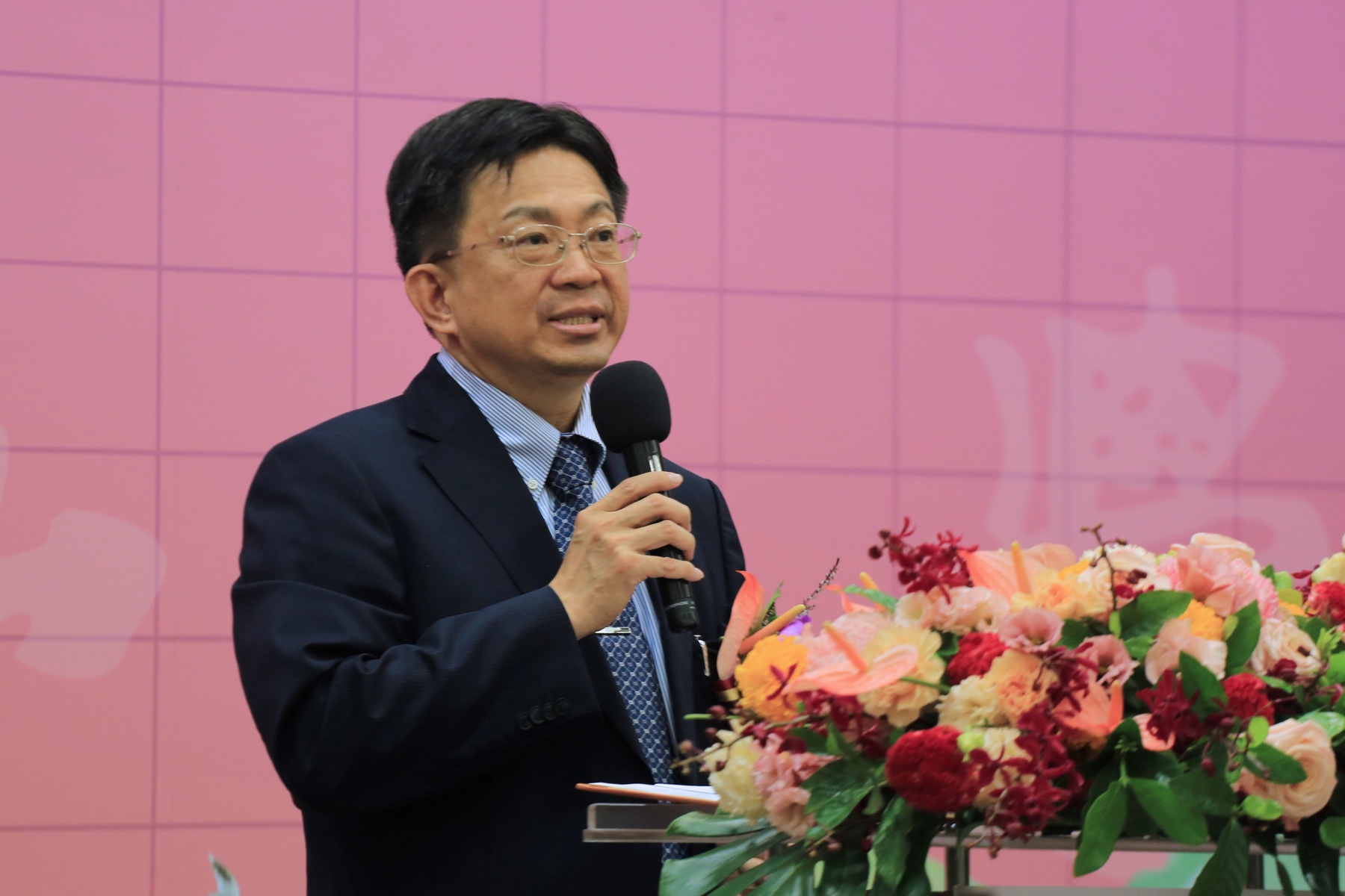 In his inaugural address, the new President of NSYSU, Chih-Peng Li, emphasized his commitment to "making NSYSU the premier university in southern Taiwan, akin to Harvard's stature" by upholding the visions of "Artistic & Inclusive, Advanced & Innovative" (AI)2, and ensuring a balance between the development of humanities and sciences & technologies.