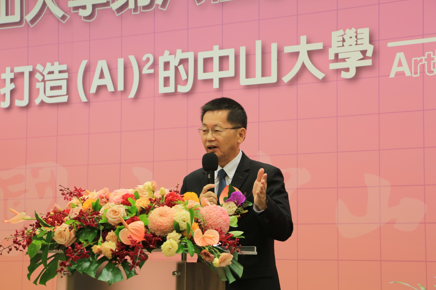 The Secretary-General of the Kaohsiung City Government, Tien-Kuei Kuo, offered his well-wishes.