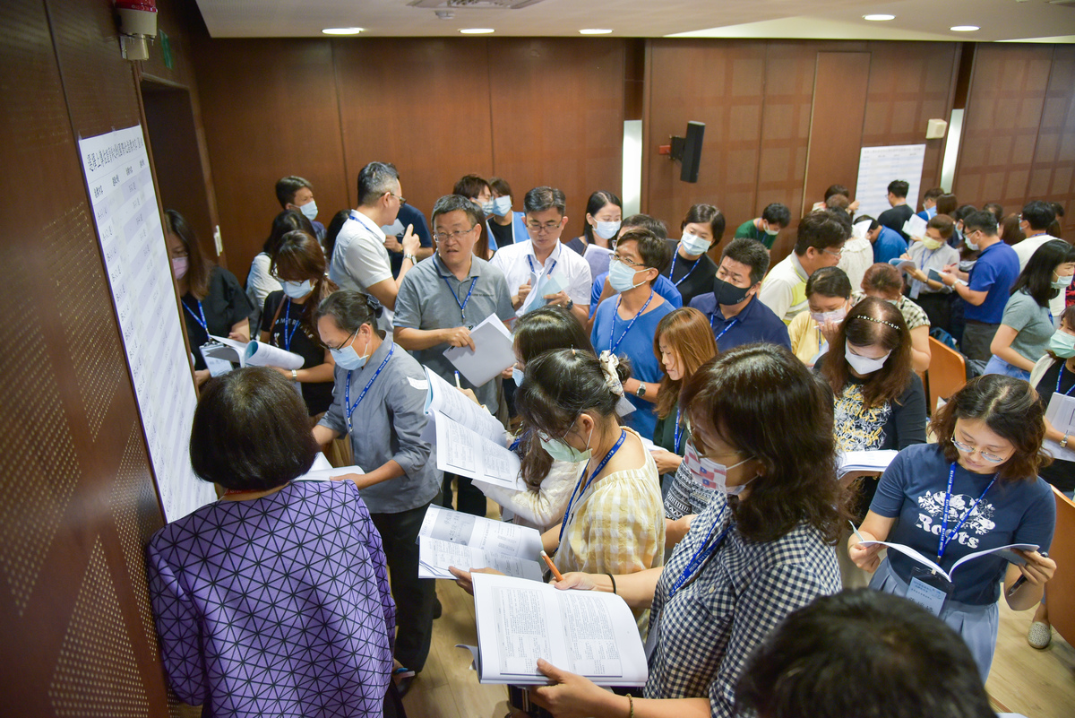 In groups, school representatives uploaded materials relating to standards.