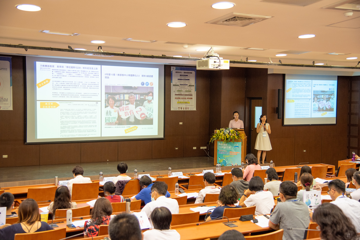 Director Hsueh-Hua Chuang of the Institute of Education, who is also the Principal Investigator (PI) of the reward system and regulation relaxation project for internationalizing schools, explained the essence of the project to the participating representatives.