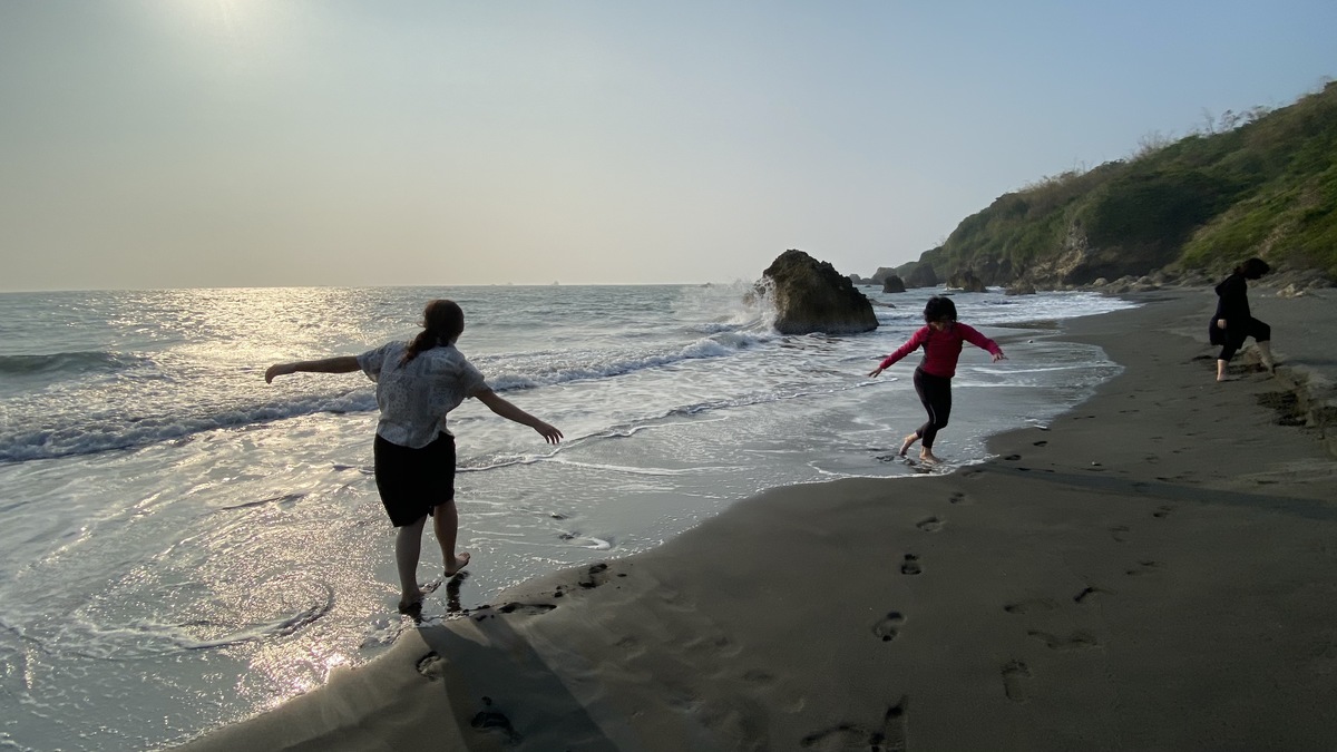 Interaction between the changing waves and bodily movements.