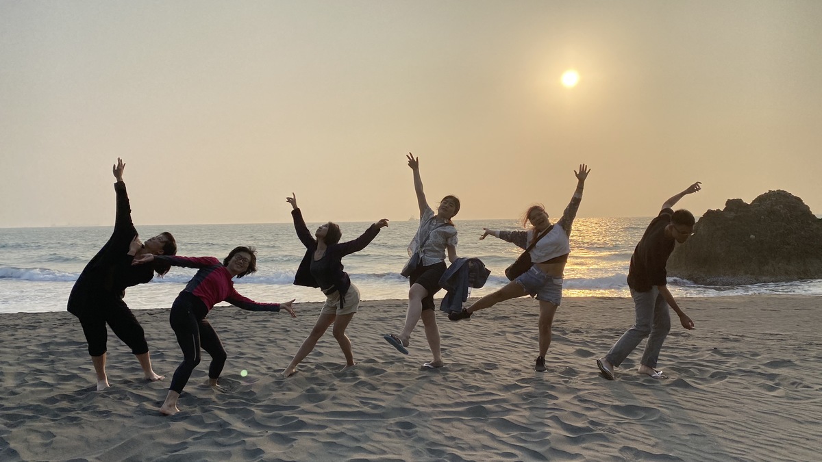Improvisation workshop guides students to interact with natureImage