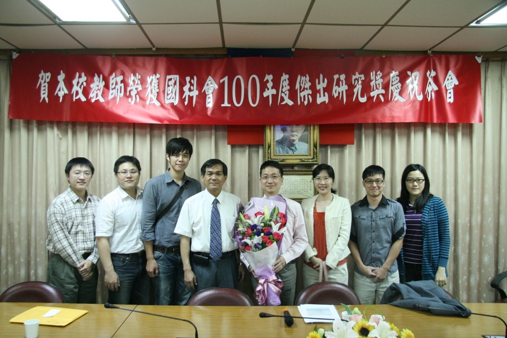 材料與光電科學學系周明奇教授圖片