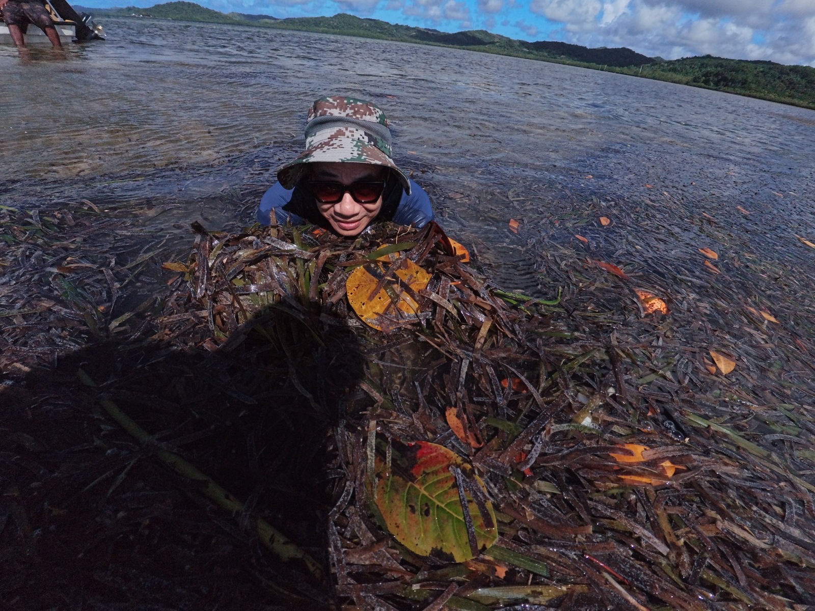 Professor Chin-Chang Hung examines blue carbon in seagrasses and in terrestrial plants transported to the open ocean.Image