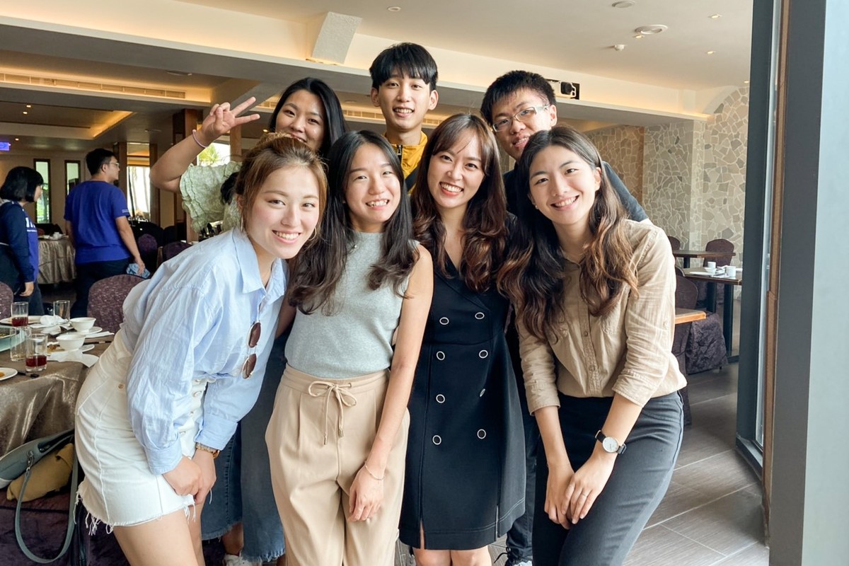 Assistant Professor Jeeyeon Kim with her students