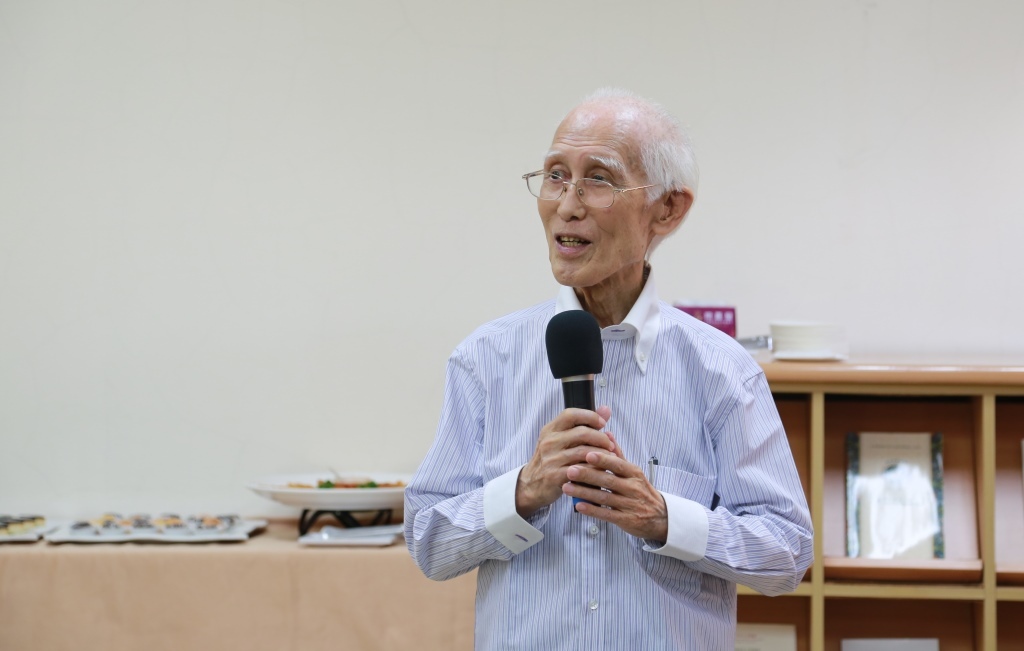 余光中教授分享近況圖片