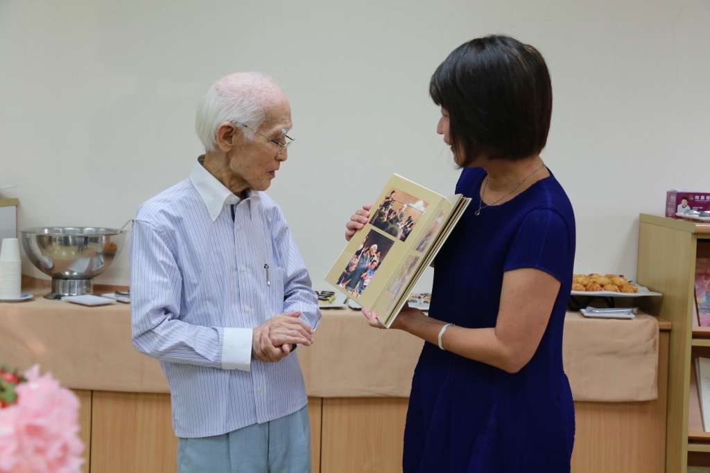 黃院長致贈人文講座精華集錦圖片