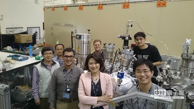 中山大學化學系助理教授王家蓁研發的「新一代多功能氣膠檢測儀」，因為探測技術獨步全球，登上在最新一期美國化學學會《物理化學雜誌通訊》，也有美國科學家來台取經。（中山大學提供）圖片