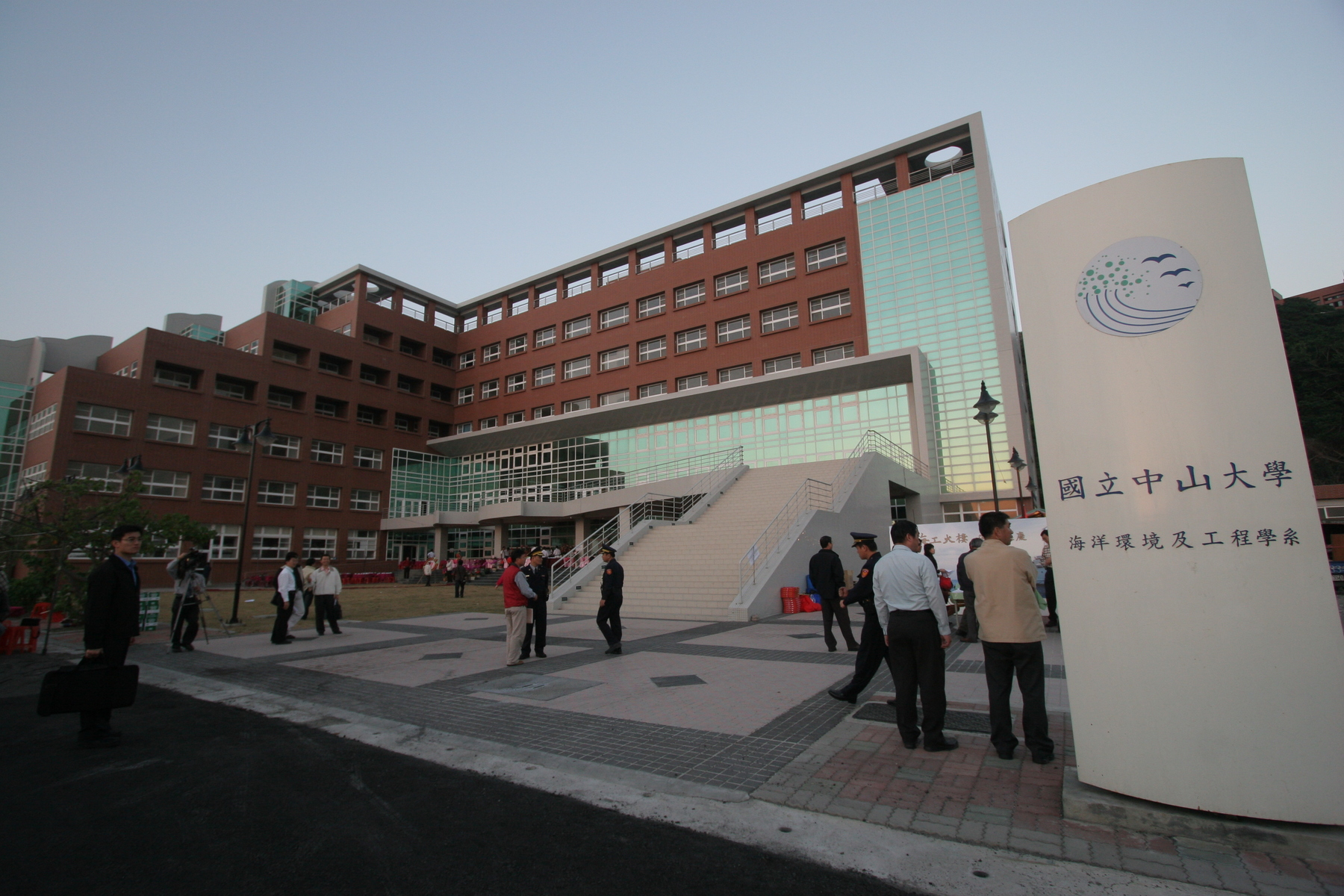 海工大樓共有七層樓，未來將提供系所成熟發展所需要的教學研究必要的空間圖片