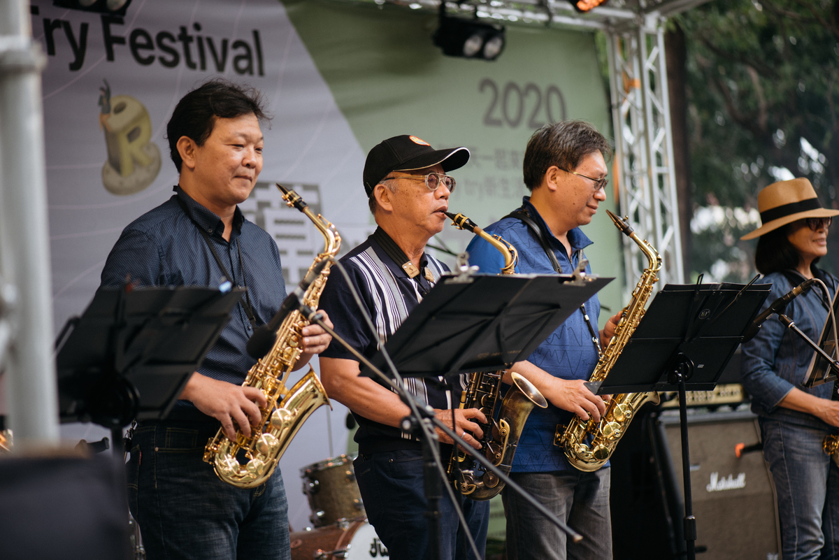 Kaohsiung Chen-Kang-Yuan Community University in Cianjhen District gave a saxophone performance.